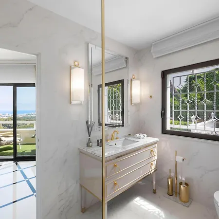 ヴィラ Luxury Villa With Spa Near Cannes - Sea View *